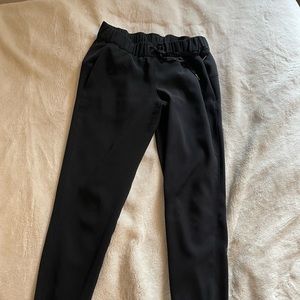 Lulu joggers size 6